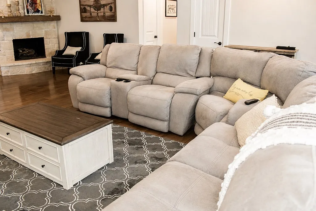 3 bed, 2.0 bath, 2300 sqft, $4,000 — Photo 4