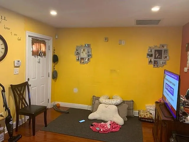 2702 Clover St — Photo 6