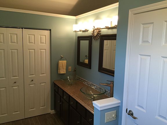 3rd image of 5 Yellowwood Ct