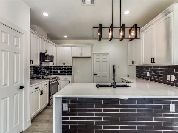 5019 Pinson St, Fort Worth, TX 76105