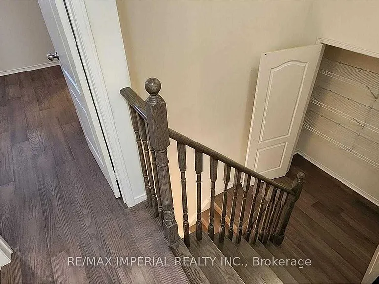 1423 Rennie St — Photo 13