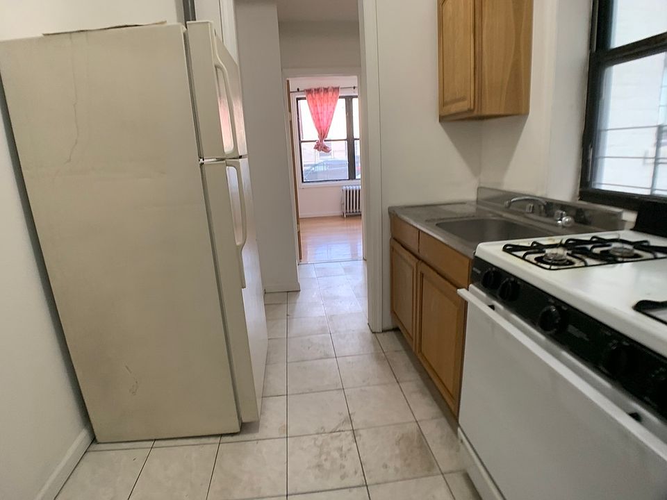 2nd image of 21-31 27th St #1A