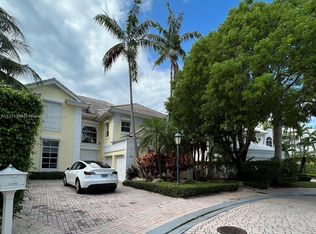 30 Grand Bay Estates Cir #30, Key Biscayne, FL 33149