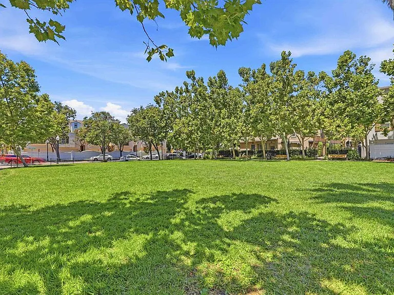 895 Inspiration Pl — Photo 32