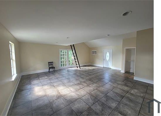 4th image of 3213 Avenue O