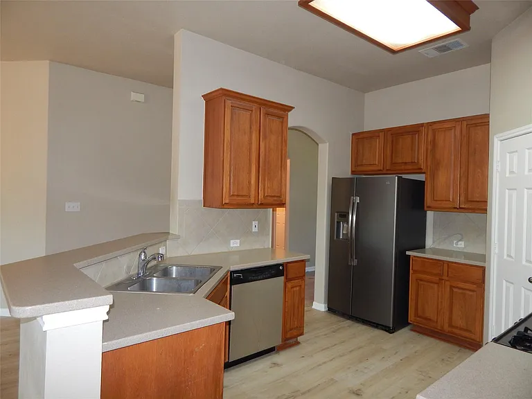 601 Abbeyglen Castle Dr — Photo 11