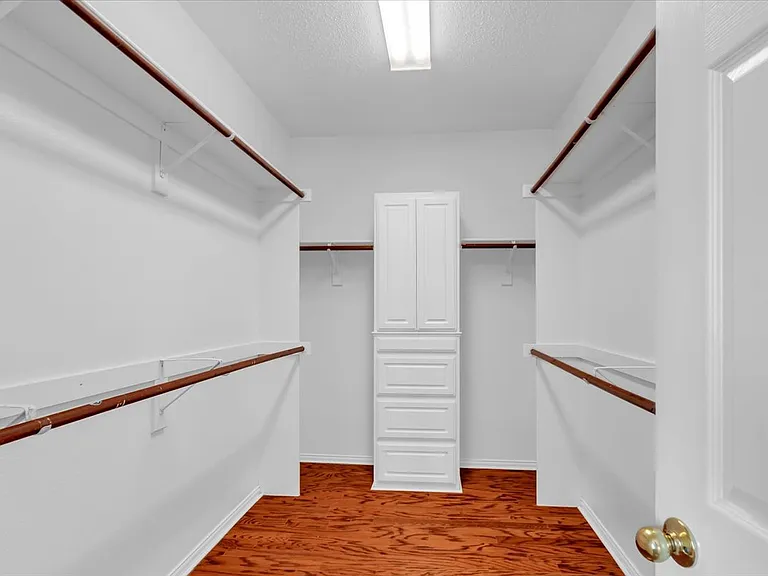 2023 Lairds Dr — Photo 9