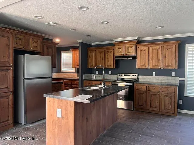 3 bed, 2.0 bath, 1600 sqft, $1,800 — Photo 4
