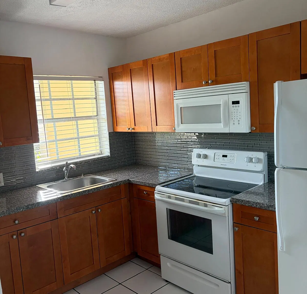 5500 SW 77th Ct — Photo 2