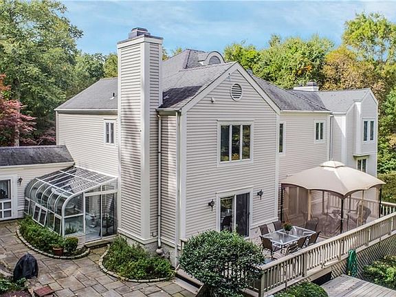 4th image of 17 Five Ponds Dr