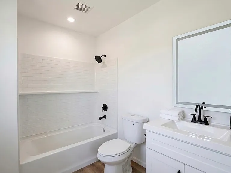 1728 E Linden St — Photo 9
