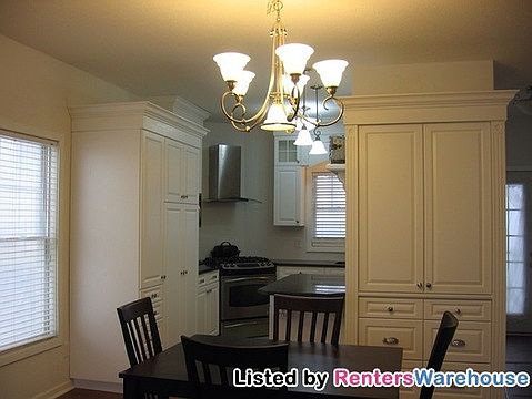 5th image of 2625 University Ave NE