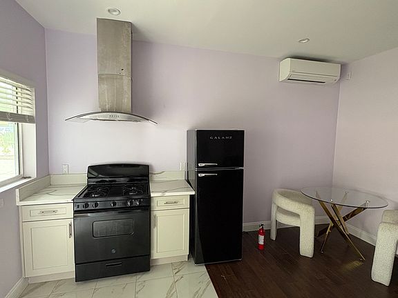 4th image of 17420 Lahey St #17418