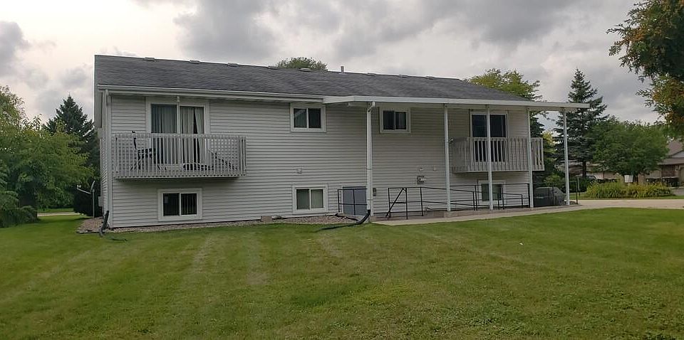 2nd image of 1710 Delaware Dr #1