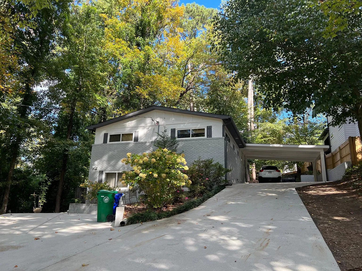5 bed, 2369 sqft, $4,100 — Photo 3