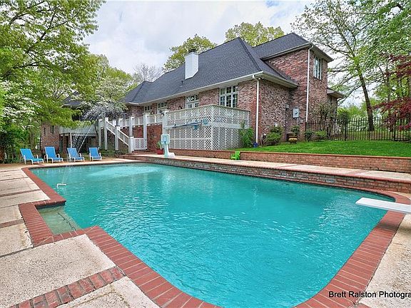 3rd image of 107 E Woodridge Ln
