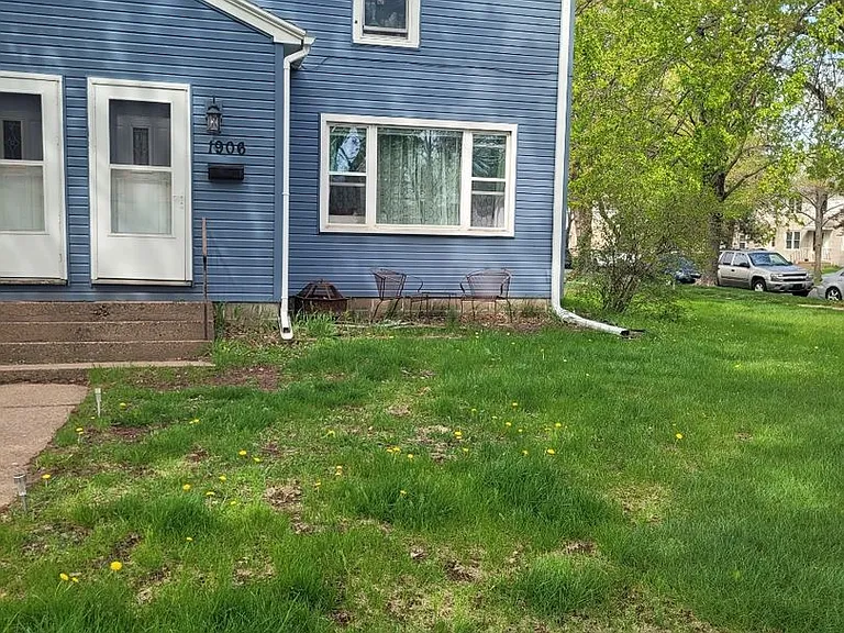 1906-1908 Agnes St — Photo 1