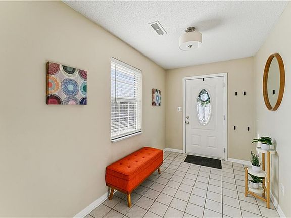 5th image of 220 E Hansen Ct