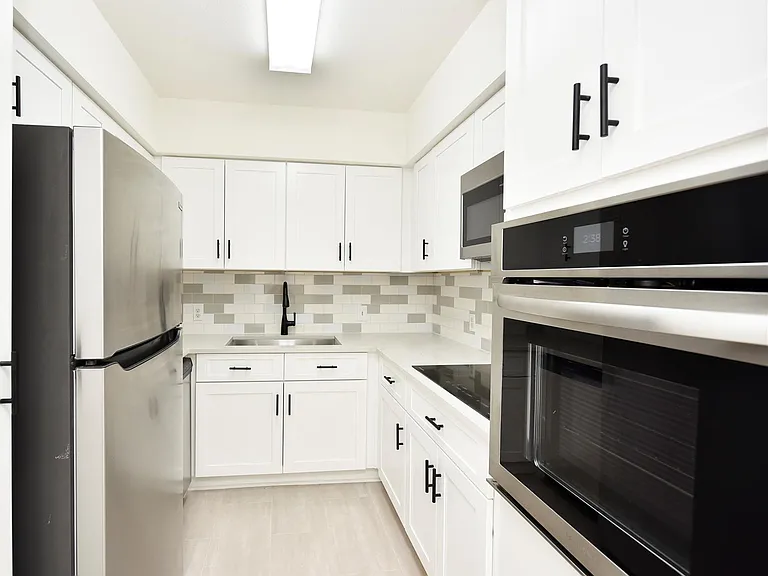 2600 Bellefontaine St #A21 — Photo 17