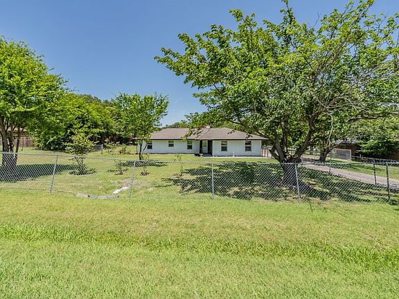 2nd image of 114 Wagon Wheel Ln