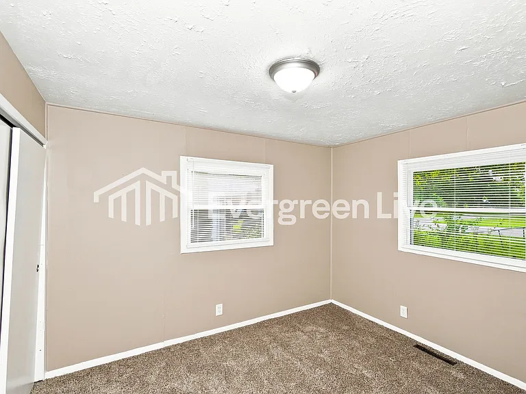 5543 E 42nd St — Photo 10