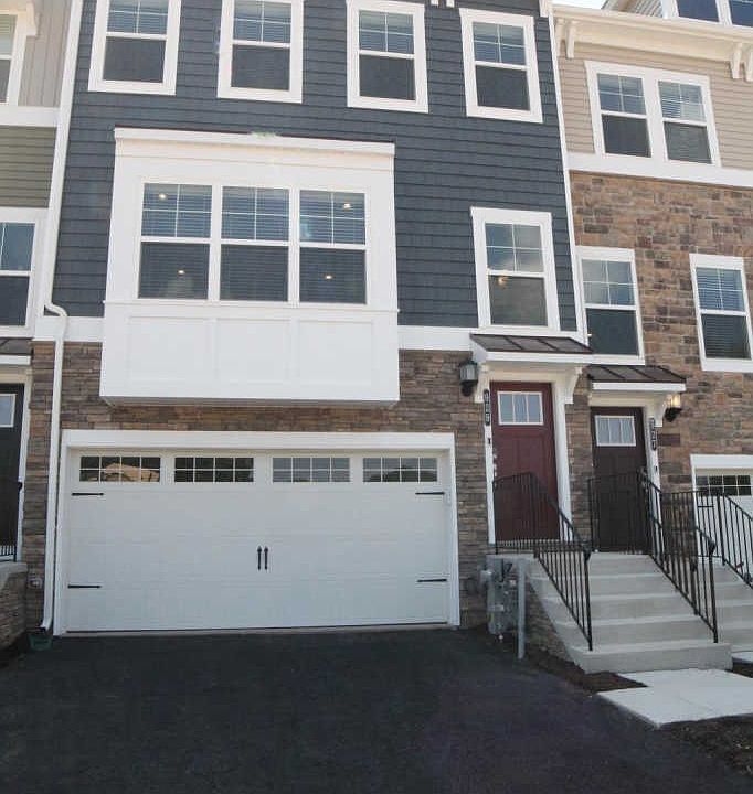 1st image of 929 Thurston Ln