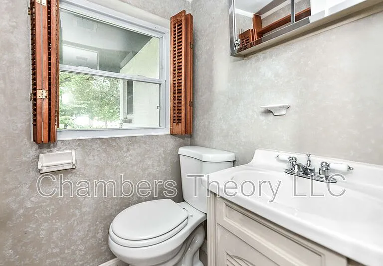 419 S Barton St — Photo 17