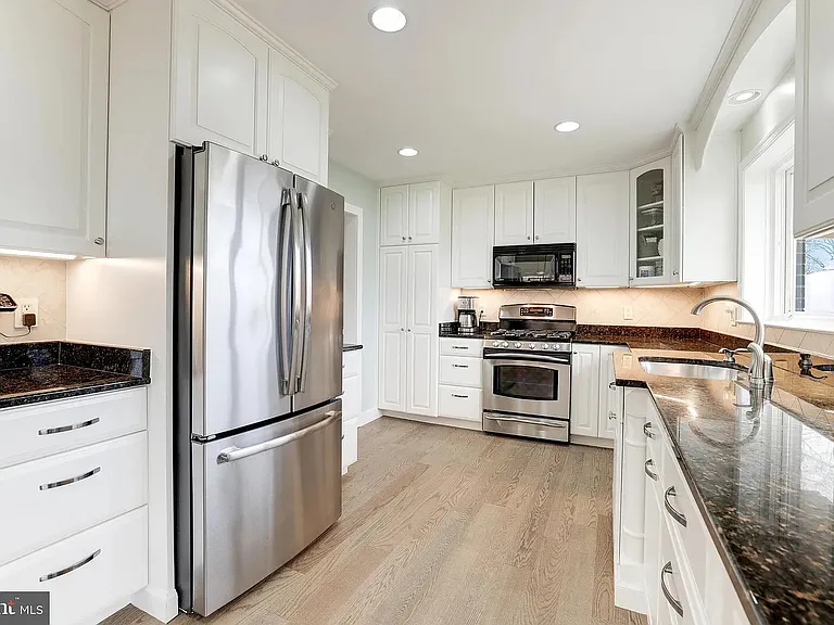 15010 Ulderic Dr — Photo 25