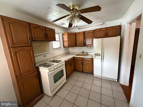 5th image of 125 48th Pl NE