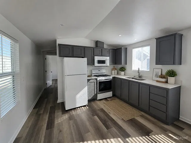 3 bed, 1022 sqft, $1,850 — Photo 3