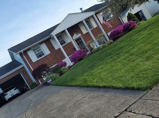 389 Beverly Hills Dr, Youngstown, OH