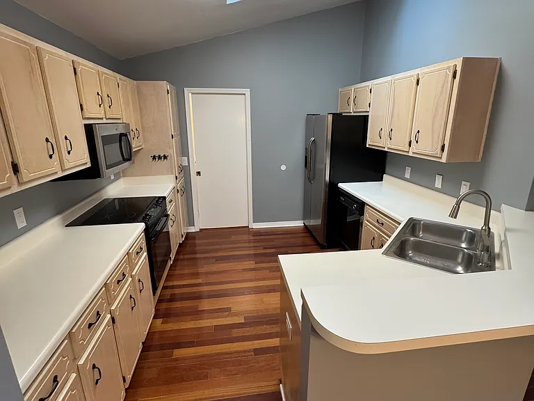 2074 Cambridge Cir — Photo 18