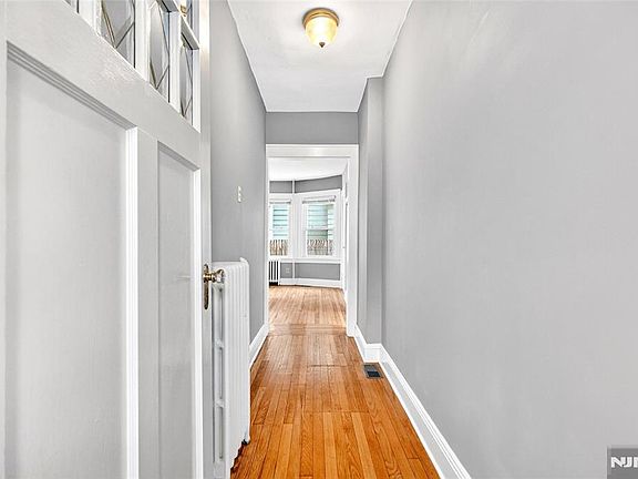 4th image of 423 Closter Dock Rd