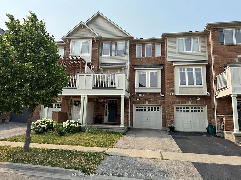 829 Fowles Ct — Photo 1