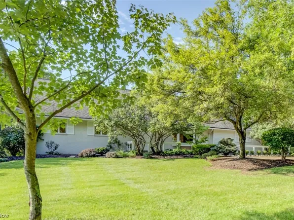 368 Bentleyville Rd, Moreland Hills, OH 44022