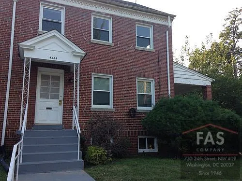4224 13th Pl NE photo 1