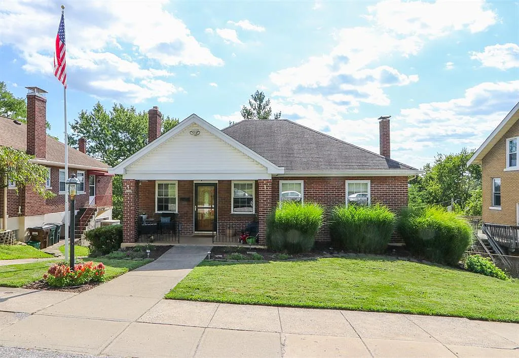 2416 Joyce Ave photo 1