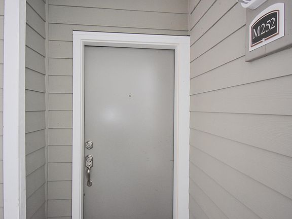 3rd image of 18501 SE Newport Way Unit M252