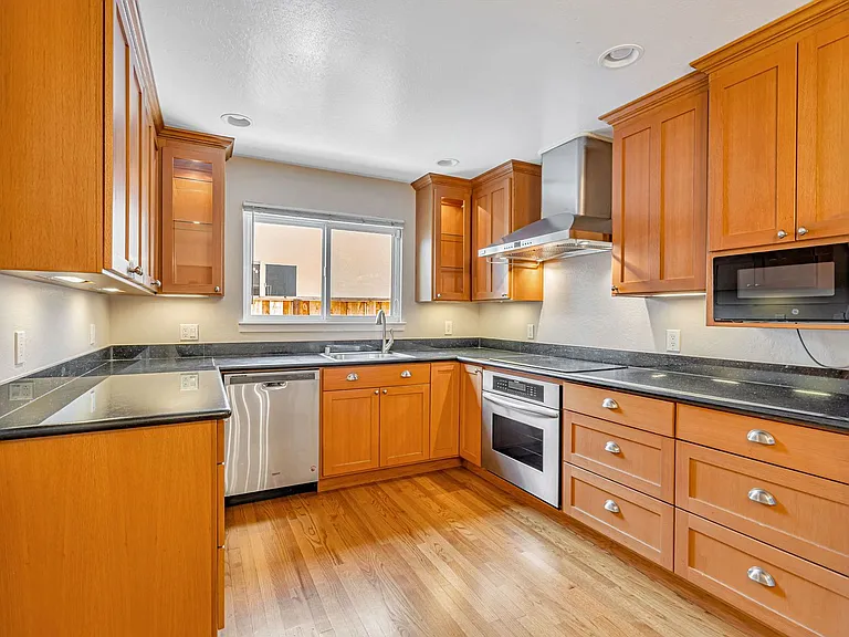 729 Hickory Way — Photo 3