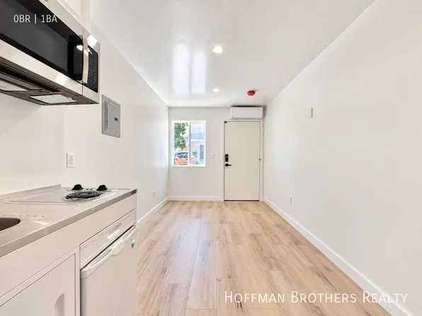 11957 Rochester Ave, Los Angeles, CA 90025