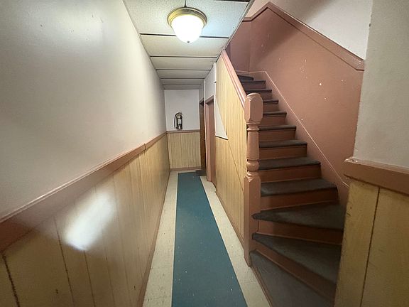 3rd image of 33 Emerson Ave #2R