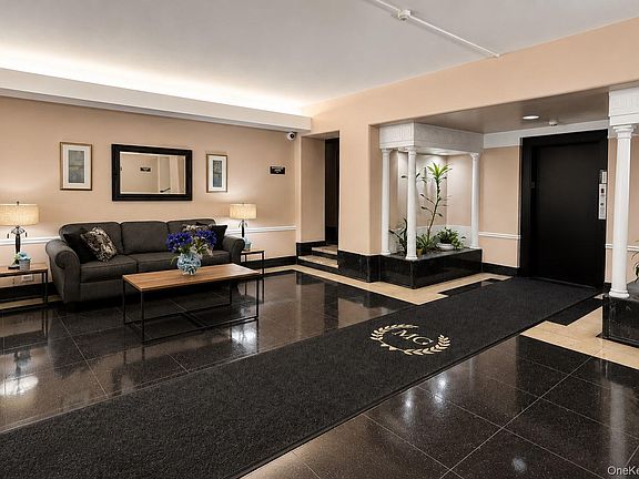 4th image of 280 Collins Avenue #3i