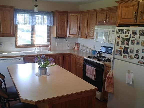 4th image of 4707 Crescent Dr #12