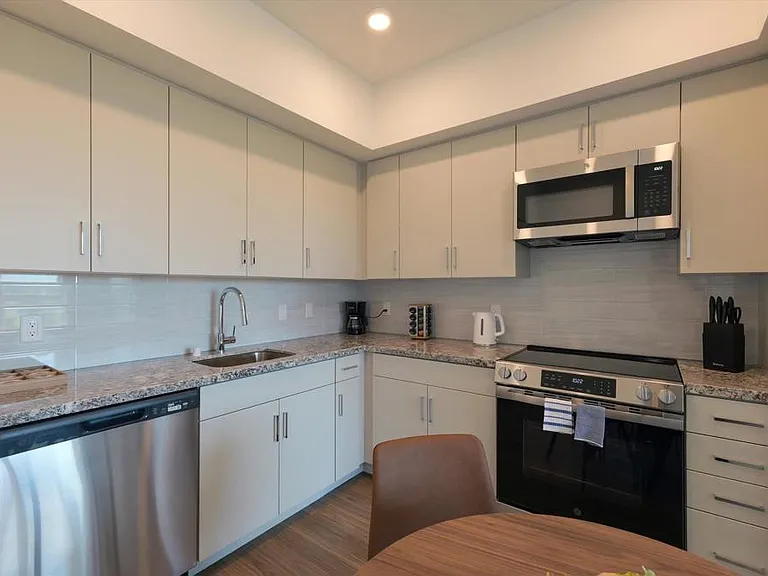 18900 Parthenia St #315 — Photo 5
