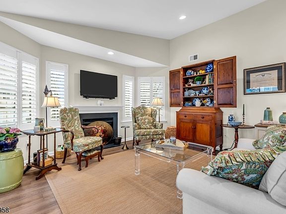 5th image of 80 Wendover Court