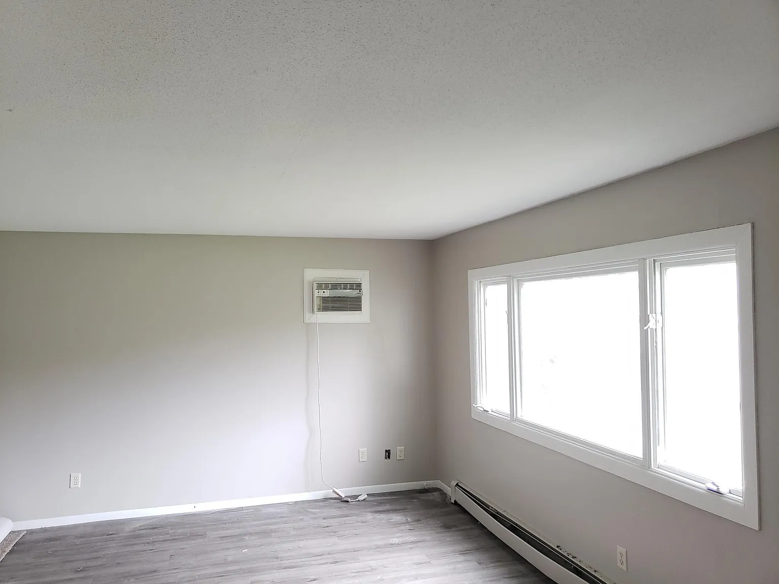 4 bed, 1.5 bath, 1550 sqft, $2,000 — Photo 1