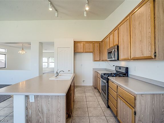 2nd image of 1074 Casady Hollow Ave