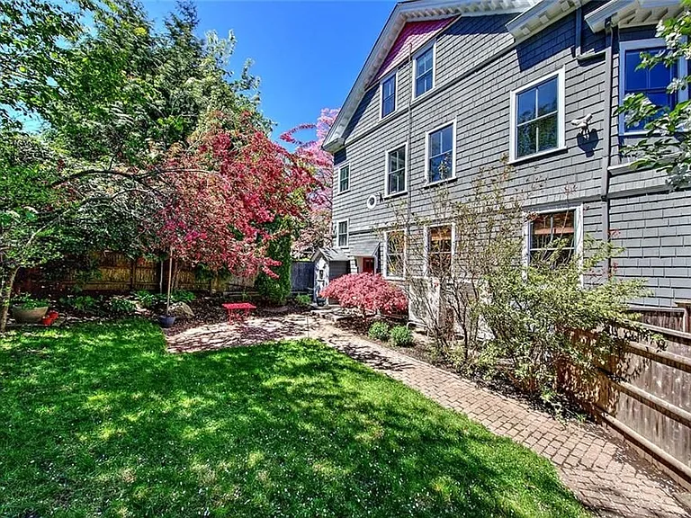 240 Brown St #2 — Photo 47