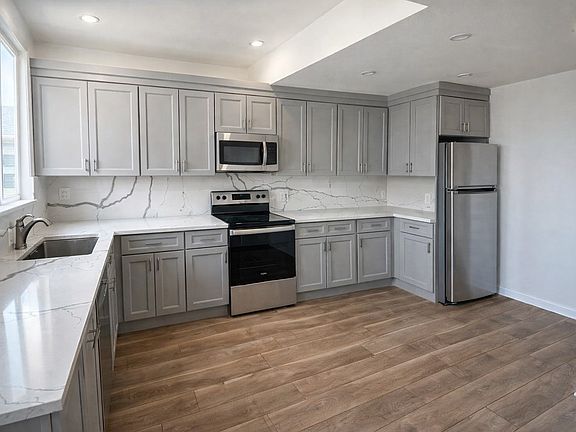 4th image of 800 Bloomfield Ave APT 204