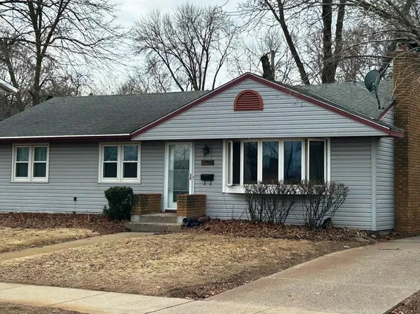 1023 Charlton St, West Saint Paul, MN 55118